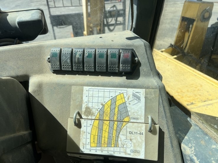 2010-gehl-dl11-44-image-13