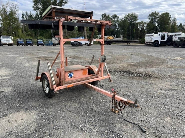 2004-wanco-towable-arrow-board-image-2