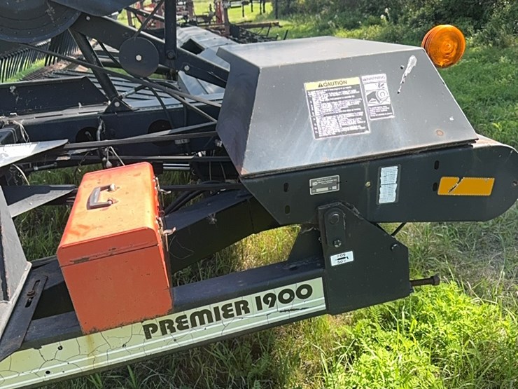 25’-premier-swather,-finger-reel-image-7