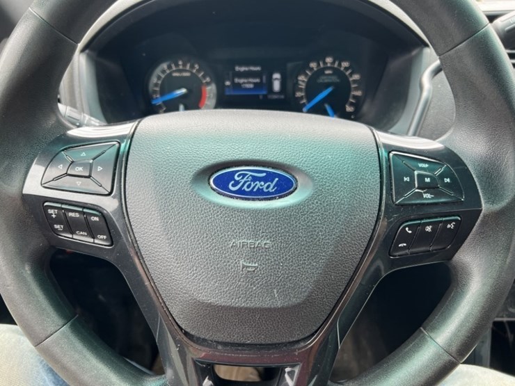 2016-ford-explorer-image-30