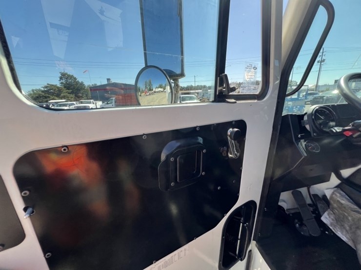 2015-mack-leu612-image-19
