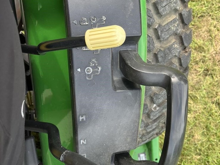 2013-john-deere-2032r-image-20