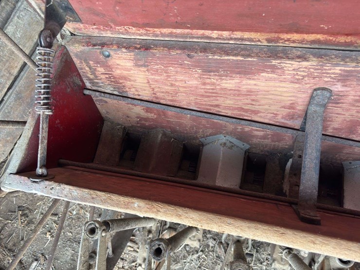 moline-8’-grain-drill-image-46