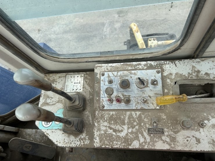 kobelco-lk1150-ii-wheel-loader-image-12