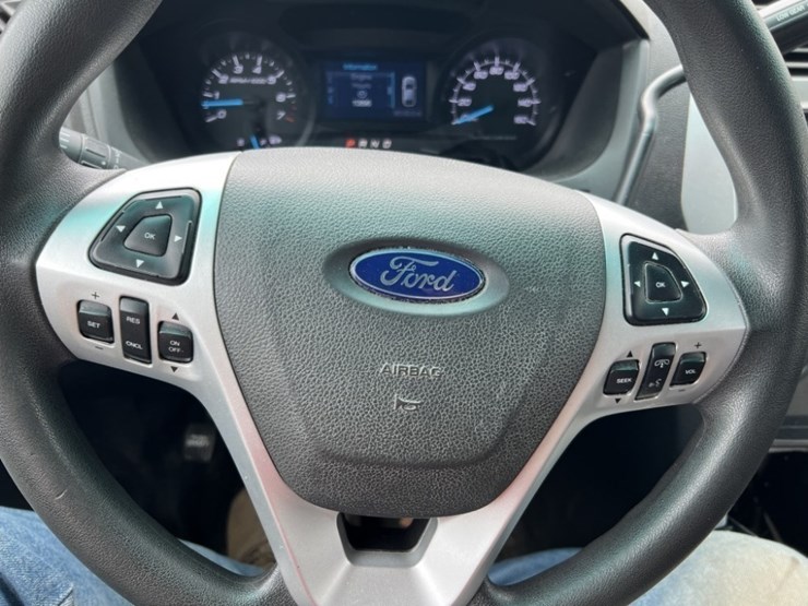 2015-ford-explorer-image-31