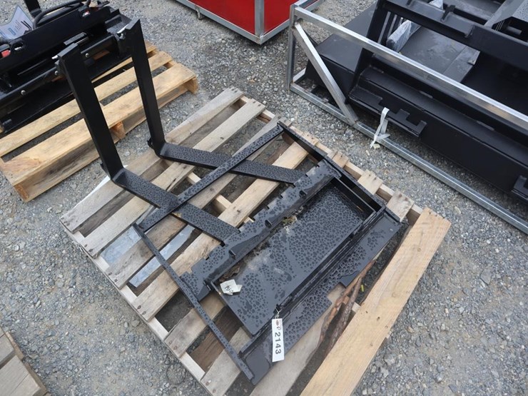 future-mini-skid-steer-forks-image-2