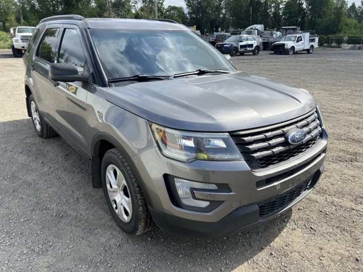2016-ford-explorer-image-2