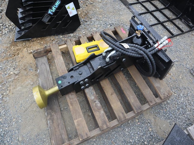 future-mini-skid-steer-post-driver-image-4