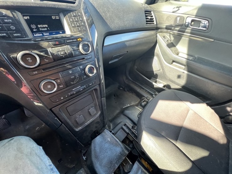 2018-ford-explorer-image-34