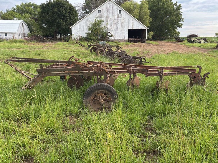 moline-5-bottom-14”-pull-type-plow-image-8