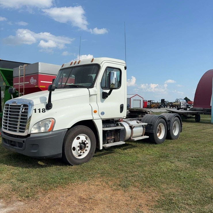 2015 FREIGHTLINER CASCADIA 125