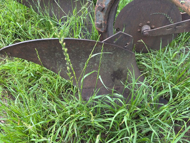 moline-5-bottom-14”-pull-type-plow-image-50