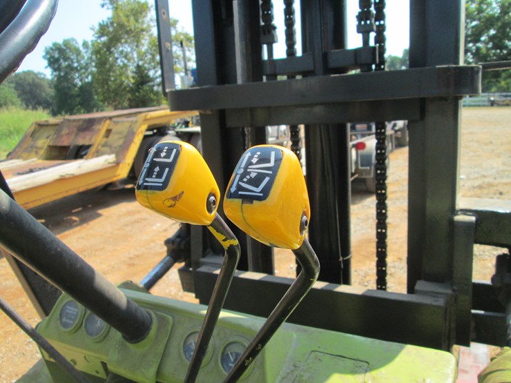 #11-•-#26830-•-clark-8000lb-cushion-tire-forklift-y685-0316-5960fa-image-14