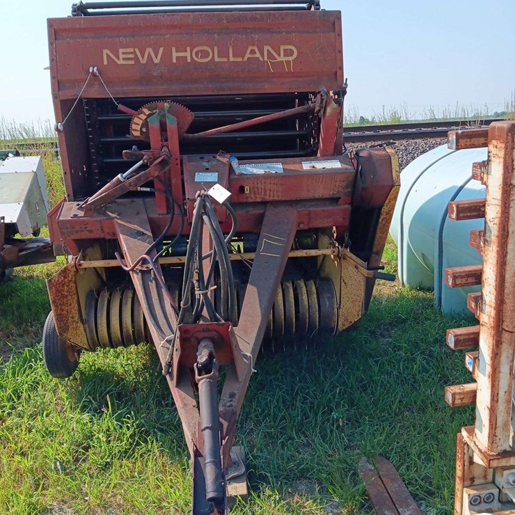 NEW HOLLAND 845