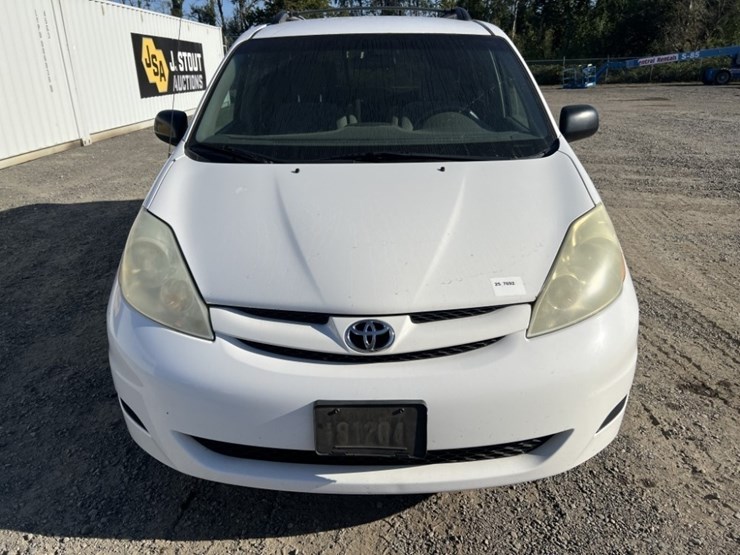 2006-toyota-sienna-le-image-8