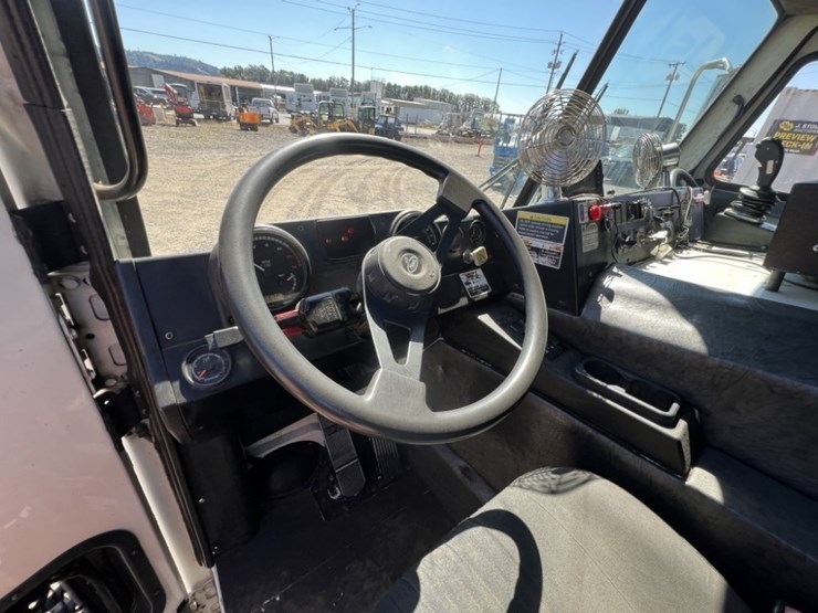 2011-mack-leu612-image-21