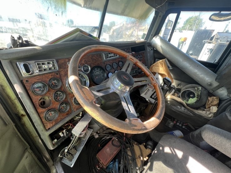 kenworth-w900-image-9