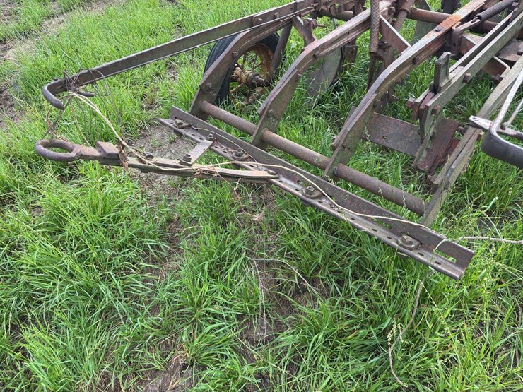 moline-5-bottom-14”-pull-type-plow-image-14