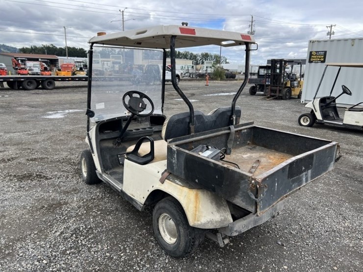 ez-go-textron-golf-cart-image-6