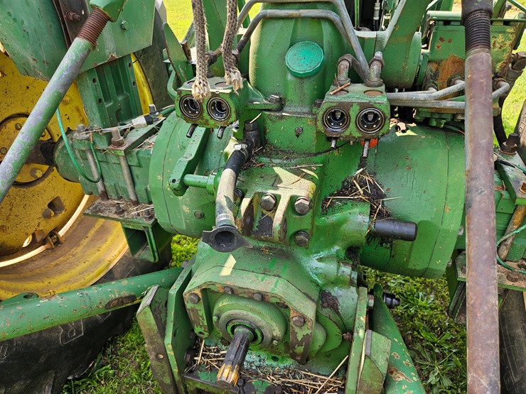 1982-john-deere-2940-image-35