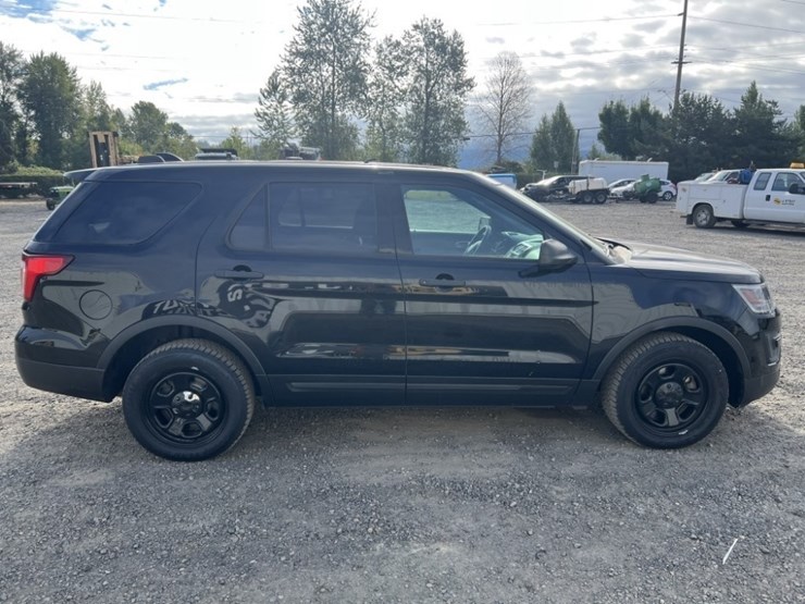 2017-ford-explorer-image-3
