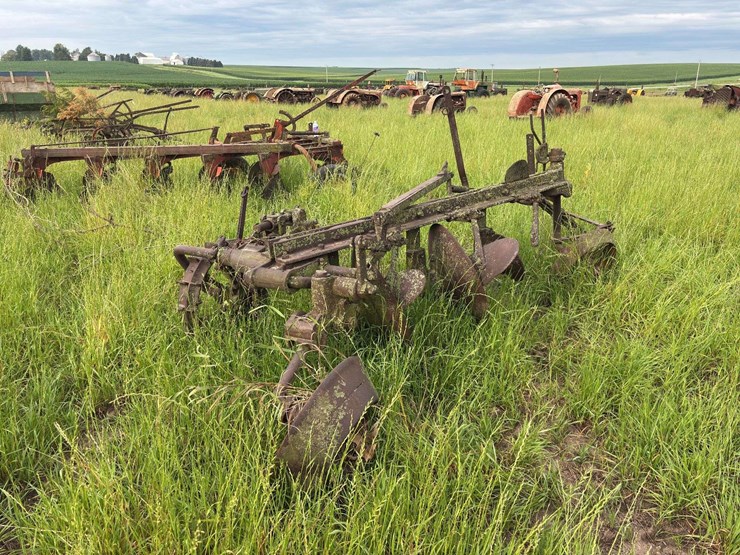 3-bottom-25”-terracing-plow-image-5