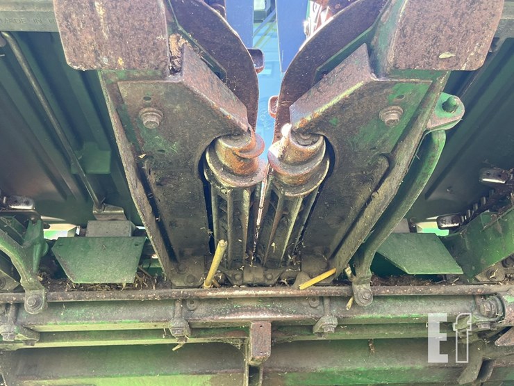 2005-john-deere-9560-sts-image-40