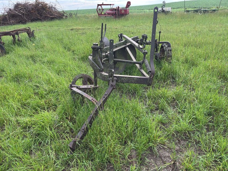 3-bottom-25”-terracing-plow-image-2