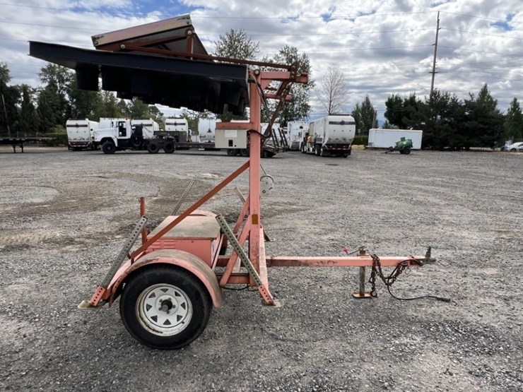 2004-wanco-towable-arrow-board-image-3