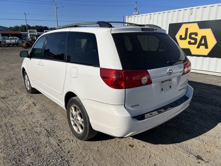 2006-toyota-sienna-le-image-6