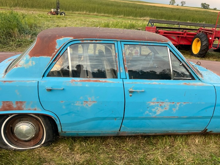 1972-plymouth-valient￼,-slant-six-engine-and-manual-transmission,-glass-is-good,-leaf-springs,-been-sitting-for-a-long-time.-image-8
