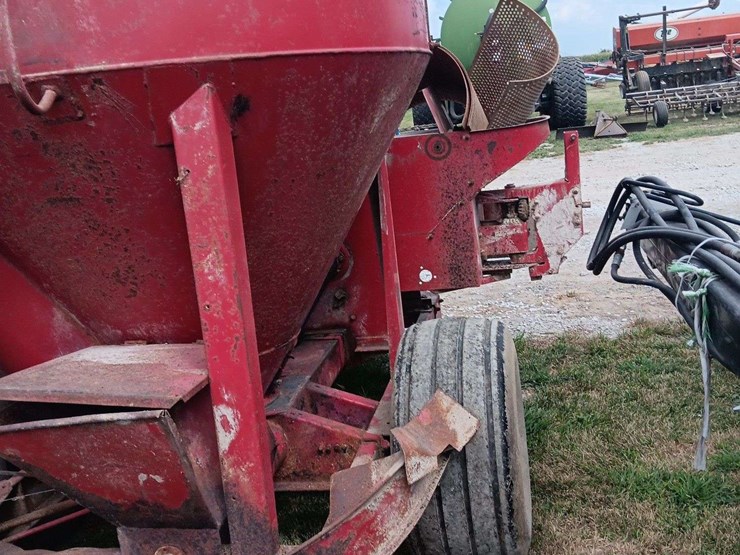 new-holland-355-image-5