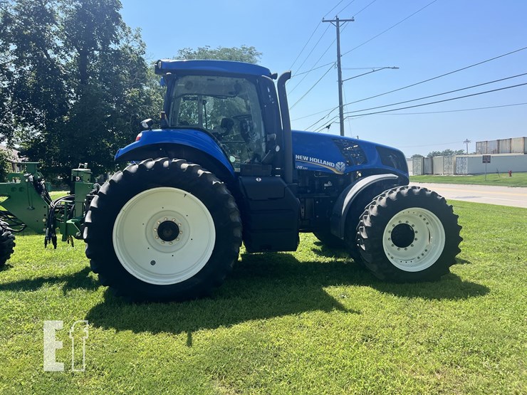 2013-new-holland-t8.330-image-6