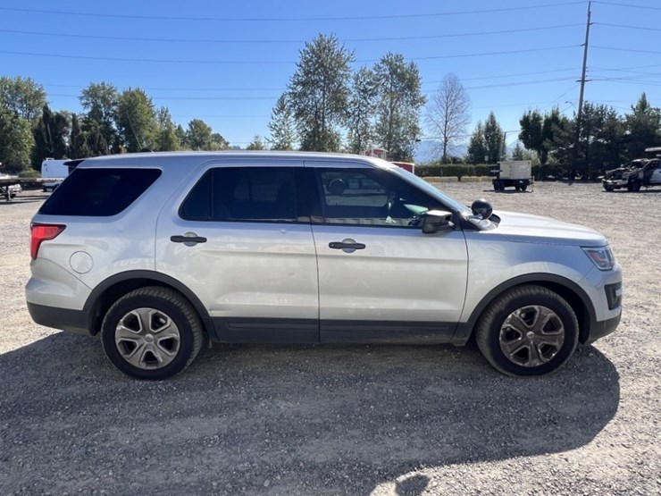 2016-ford-explorer-image-3