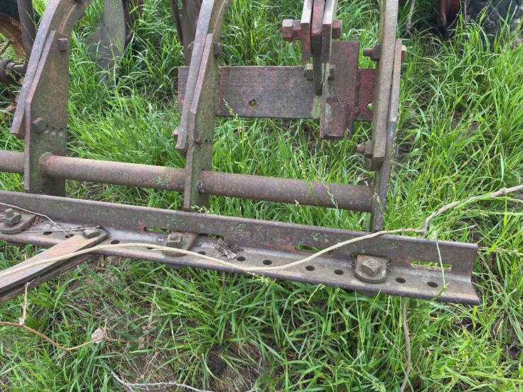 moline-5-bottom-14”-pull-type-plow-image-10