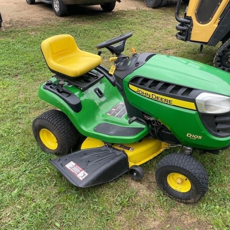 JOHN DEERE D105