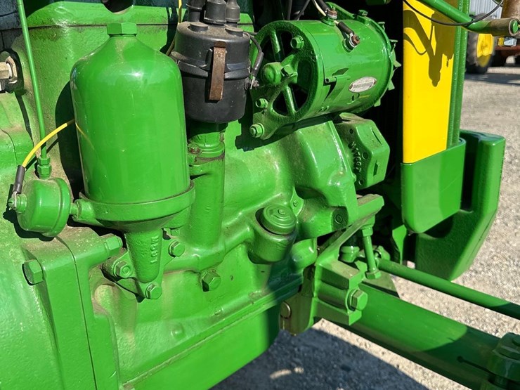 john-deere-330-image-14