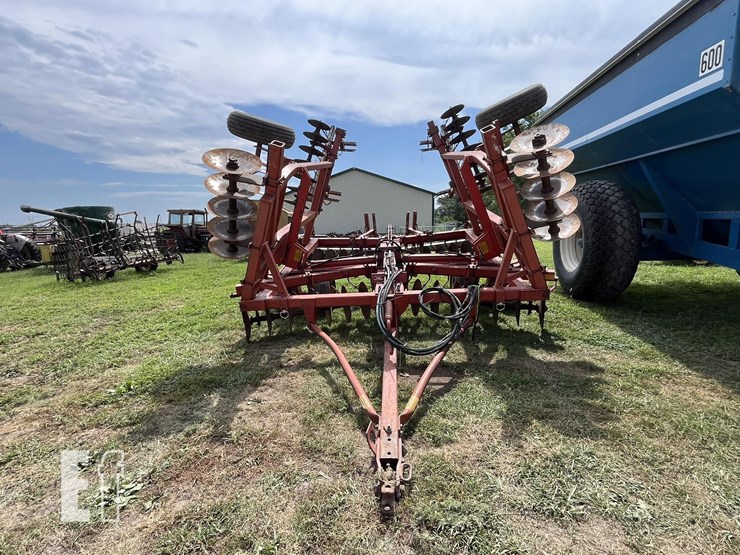 massey-ferguson-820-image-13