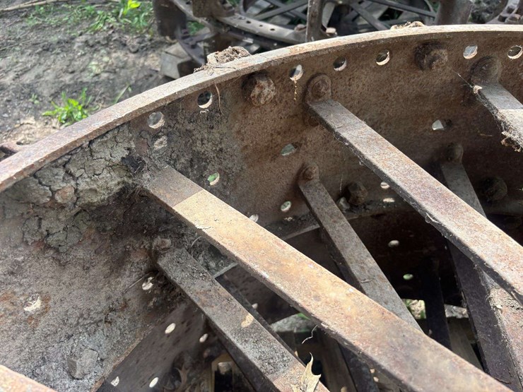 50"-steel-wheels-with-slats-image-10