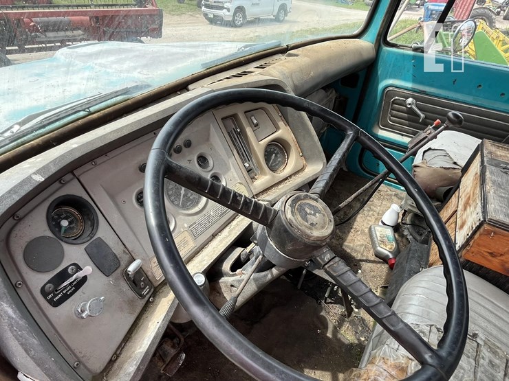 1900-ford-750-image-18