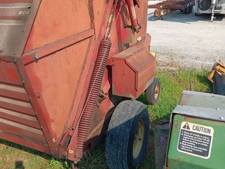 new-holland-845-image-6
