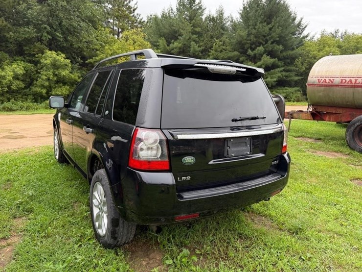 2011-land-rover-lr2-hse-image-7