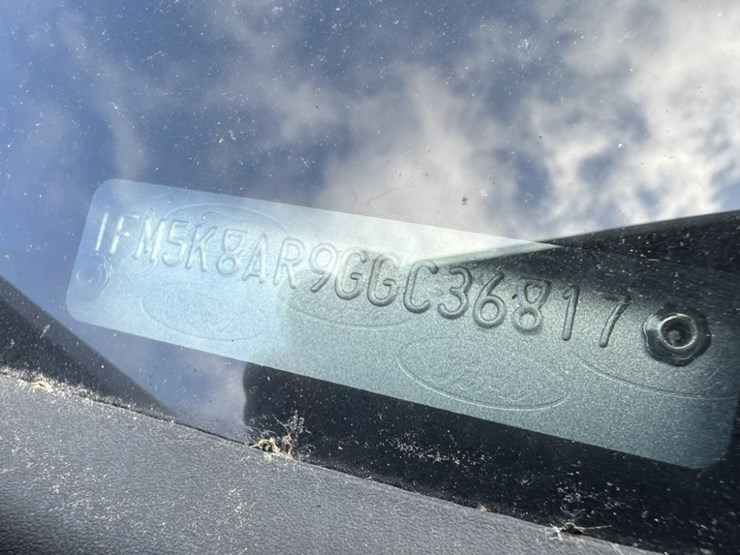 2016-ford-explorer-image-9