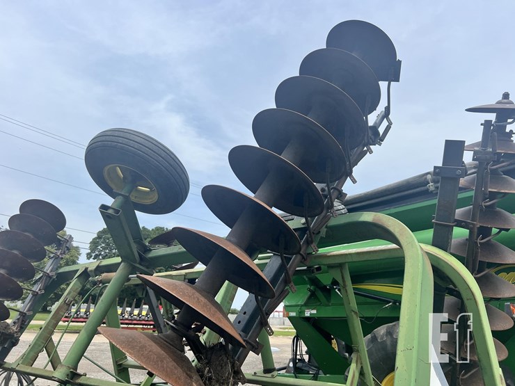 john-deere-230-image-17
