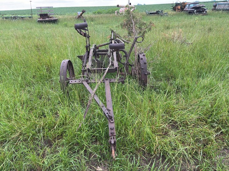 2-bottom-14”-pull-type-plow-image-2