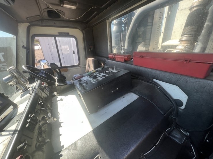 2013-mack-leu612-image-20