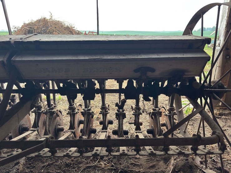 moline-8’-grain-drill-image-60