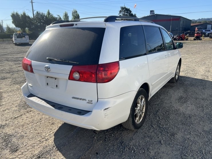 2006-toyota-sienna-le-image-4
