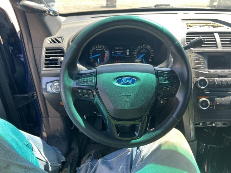 2016-ford-explorer-image-29