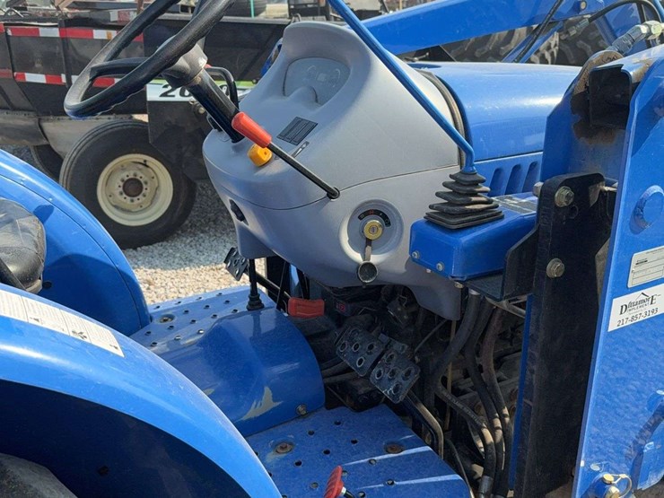 2014-new-holland-workmaster-40-image-6